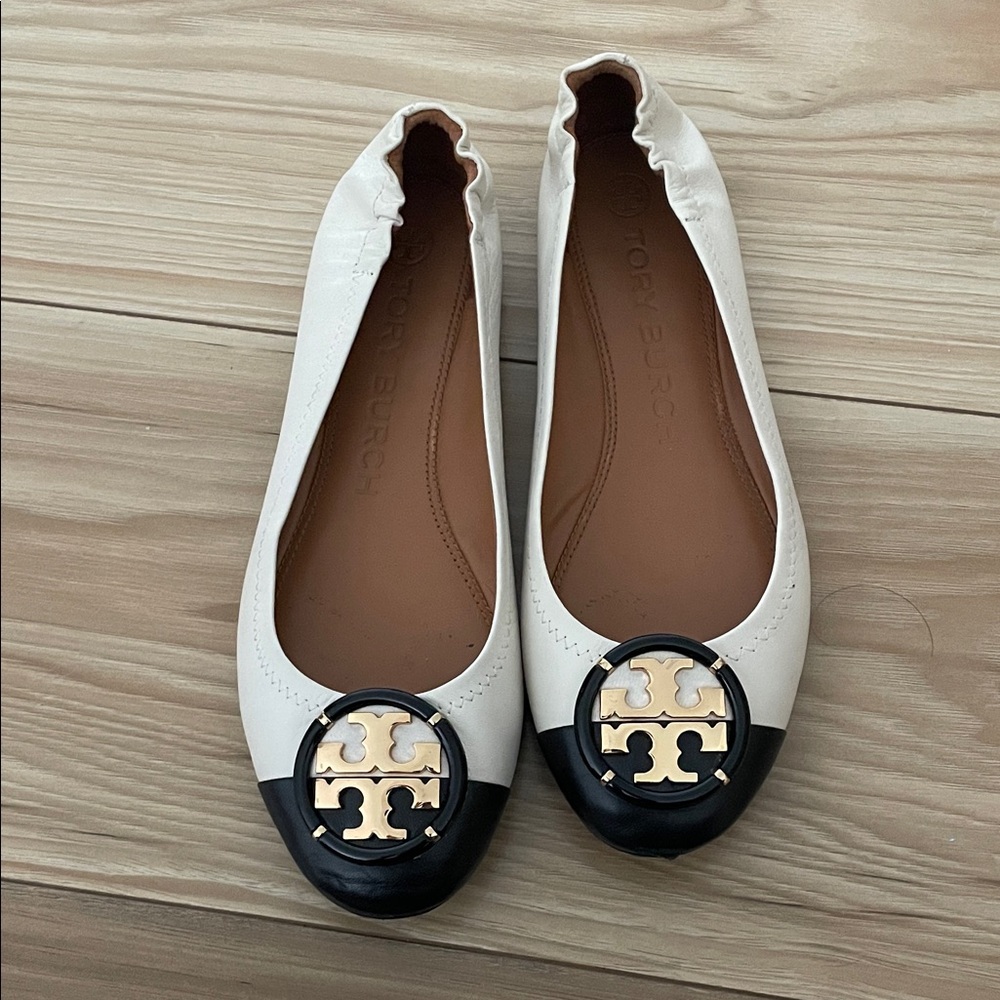 Tory Burch Cream and Black Flats with Logo Accent Sz 7